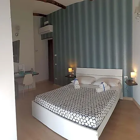 לינה וארוחת בוקר La Veduta 4*