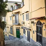La Veduta Oda ve Kahvaltı Napoli
